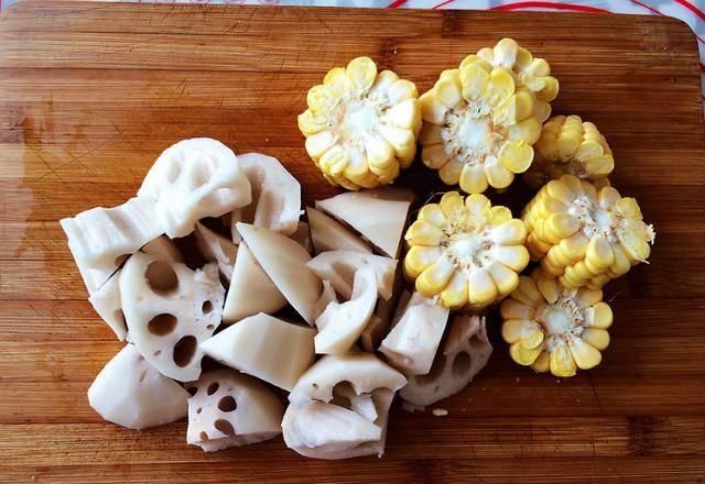 排骨汤|莲藕玉米排骨汤:免去煎炸烹煮炖炖就是一锅的美味补钙汤!