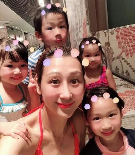 租金|陈浩民难扛14万豪宅租金，带4子女搬回旧屋，老婆也直播讨生活