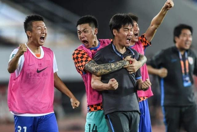  鲁能|鲁能上演将相和，李霄鹏盛赞格德斯，小伙子脸红了