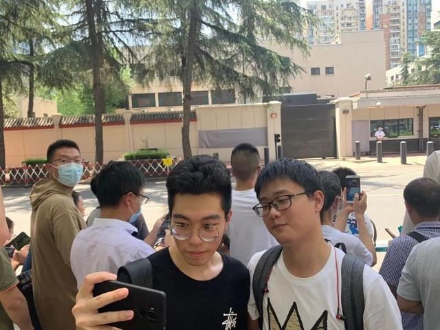  推门|美驻成都总领馆关闭后，“门都没锁推门就进”