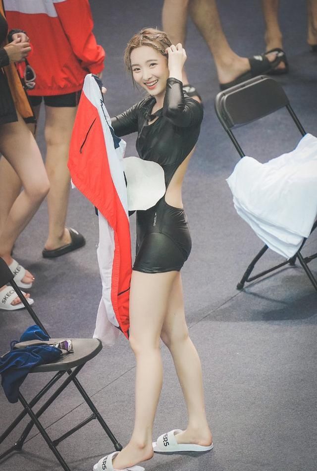  解锁|郑乃馨解锁新技能，游泳速度堪比国家队，粉丝：这美人鱼我粉定了