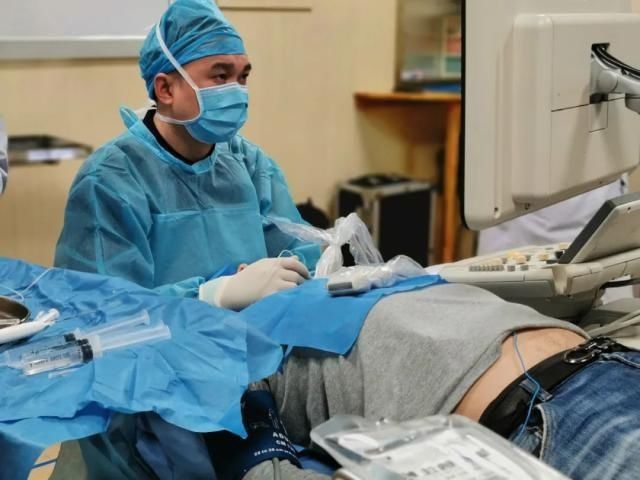  脖子|年轻姑娘在脖子上突然摸到一个包！脖子还越来越粗