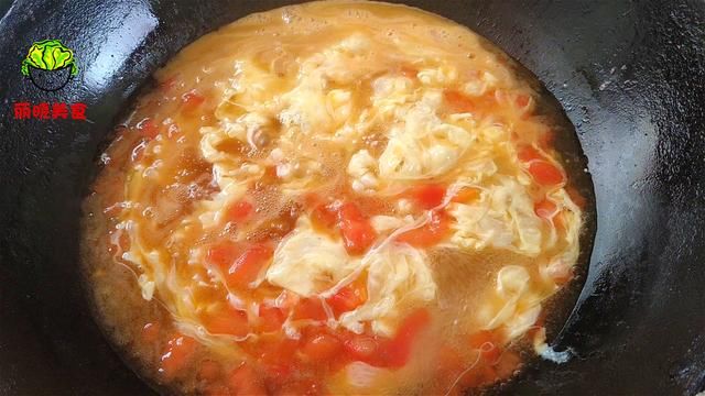  滑嫩|西红柿鸡蛋汤很多人第一步就错了，大厨教你窍门，蛋花滑嫩又美味
