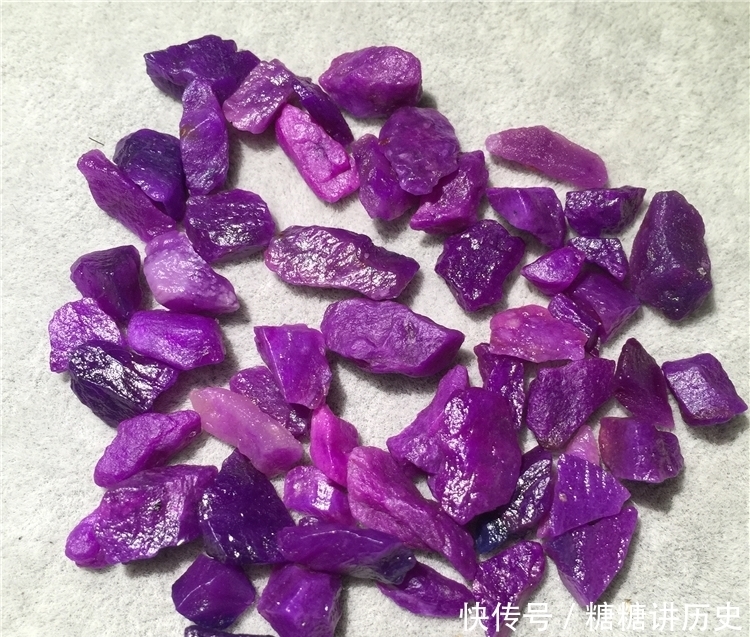 苏纪石|色彩非常特殊的宝石,神秘冷艳的苏纪石