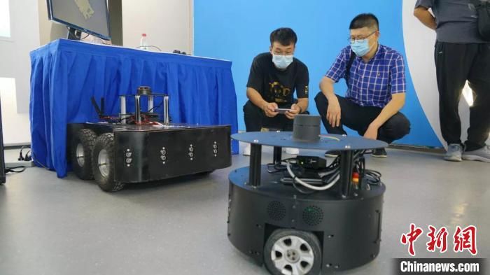 内蒙古高校自主研发移动机器人获科技成果