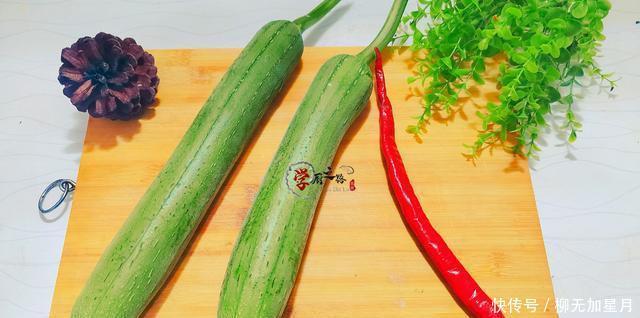 选择|清炒丝瓜发黑出水有异味看大厨咋操作,油亮清爽翠绿不黑有诀窍