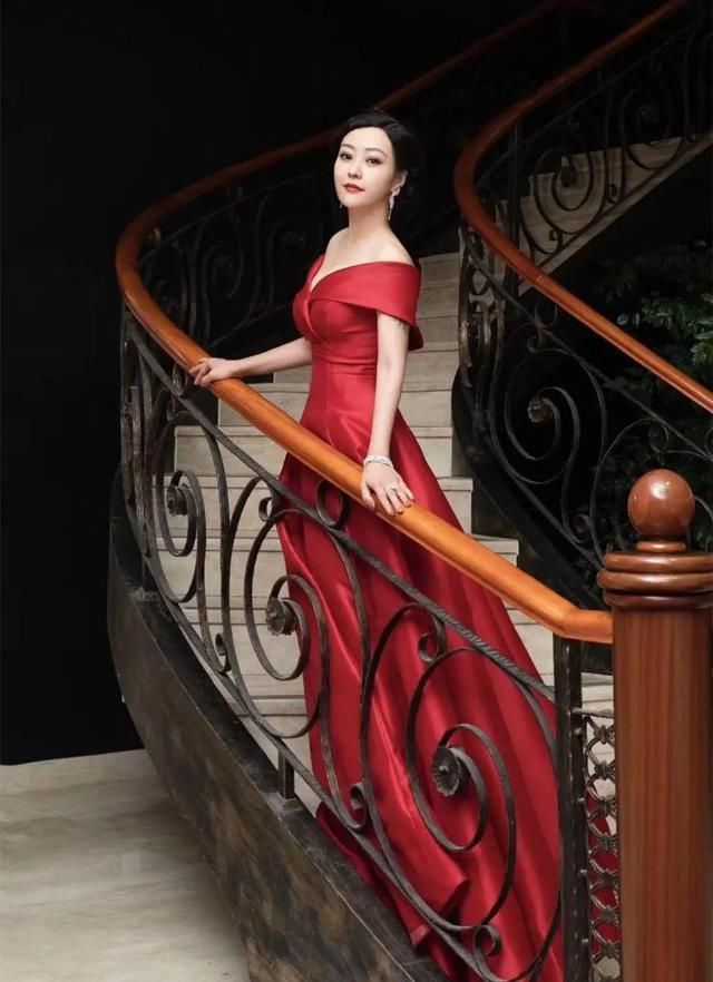 福态|41岁郝蕾胖到巅峰，穿紧身亮片长裙整个人太丰满，太有福态了