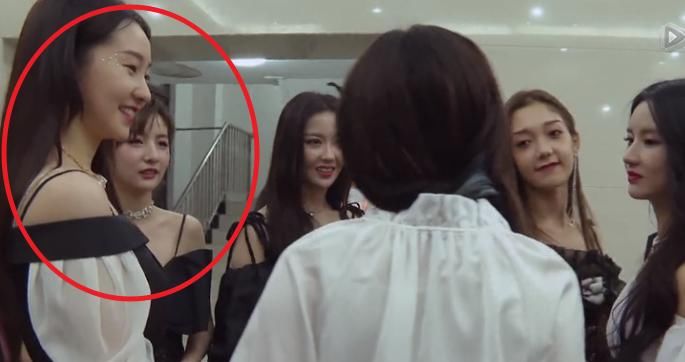  输给|硬糖少女离开美颜后，张艺凡气质输给赵粤，希林颜值却扛不住