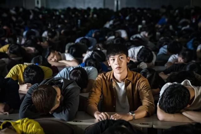 同情|儿子考235分,收到“清华录取通知书”:那个被骗的父亲,根本不值得同情