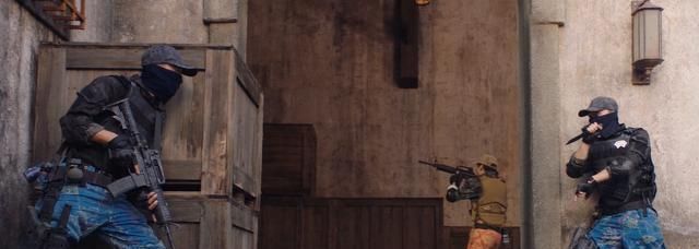 穿越前方|《穿越火线》开播,吴磊、鹿晗不被关注,这家“黑网吧”才是亮点