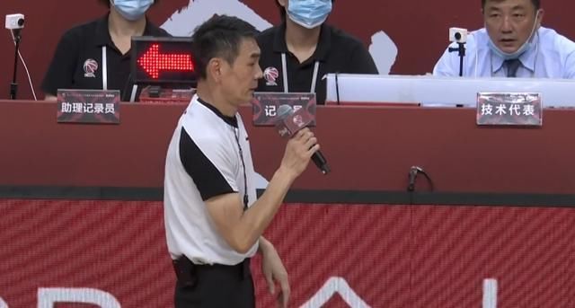  北京队一|京粤大战火药味十足，杜润旺伸脚领到违体，曾繁日掏裆被驱逐出场