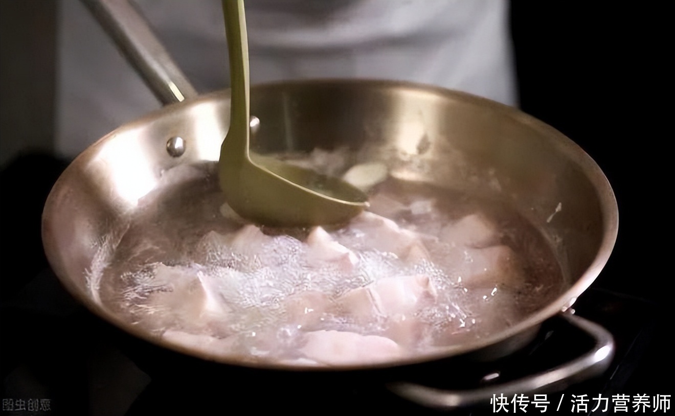 最健康的油怎么是猪油(世界上最健康的油是猪油？又有说是慢性病的元凶，到底吃不吃？)