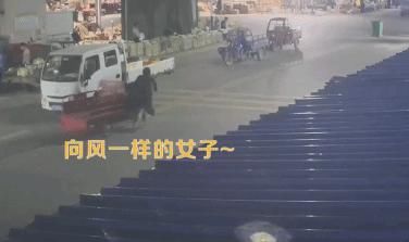 偷车|“妙龄美女”偷车被抓，摘了口罩民警长叹一口闷气：赶紧戴上吧…