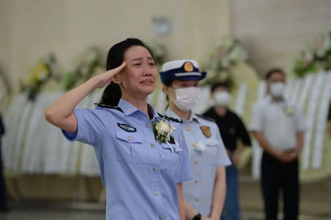 抗洪|送别抗洪烈士！妻子的举动令全网心碎