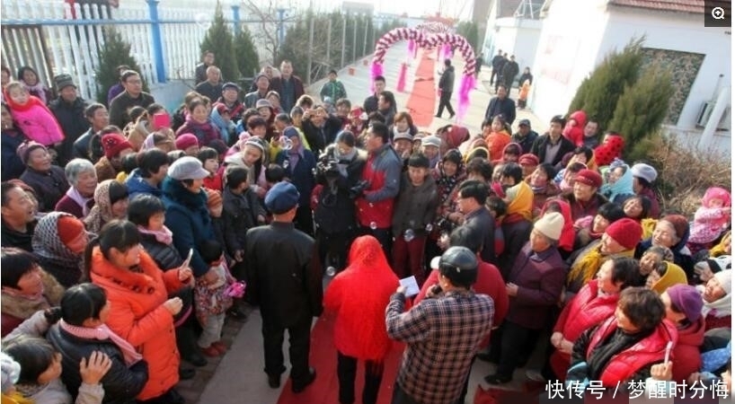 引爆|六十岁老头讨了未婚姑娘当老婆，现场引爆围观群众！