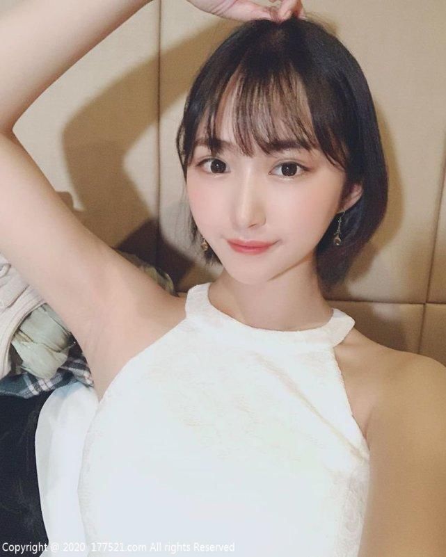  正妹|混血正妹就爱穿清凉打电动，造型也很清新，直接把对手KO