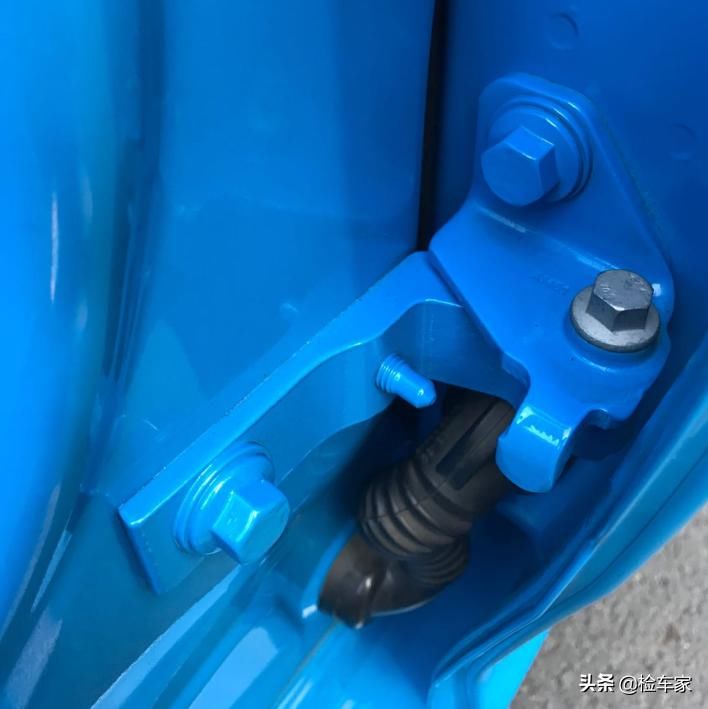  福克斯|性能粉36万买福克斯RS，才一年的车为何拆这么多？买主草率了