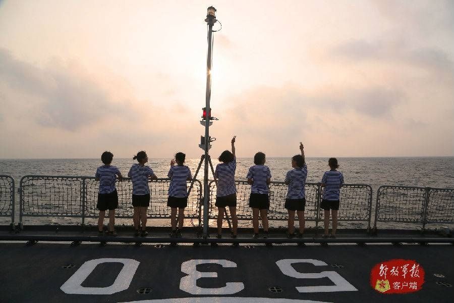  女兵|大洋之上的舰艇女兵，她们才是真正乘风破浪的姐姐们