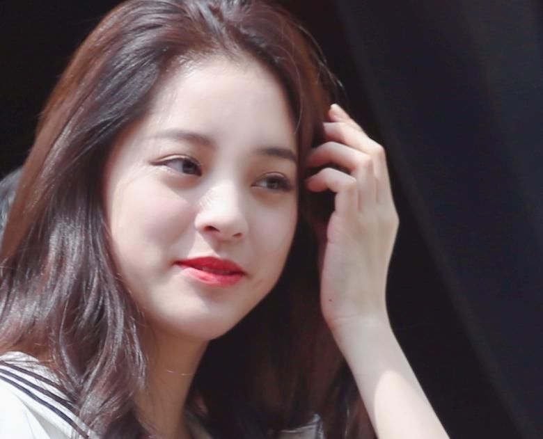  挑战|吴宣仪录制跑男挑战JK风，她的袜子太抢眼，这才是对JK最大的尊重