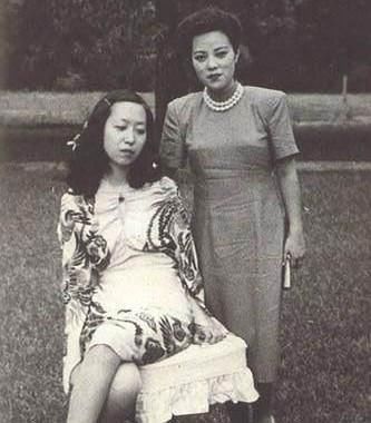 相杀|张爱玲:我们与母亲总是,一边相爱又一边相杀