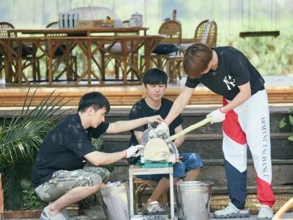  向往|《向往》最受节目组欢迎的嘉宾，录四季节目，他一个人来了三次