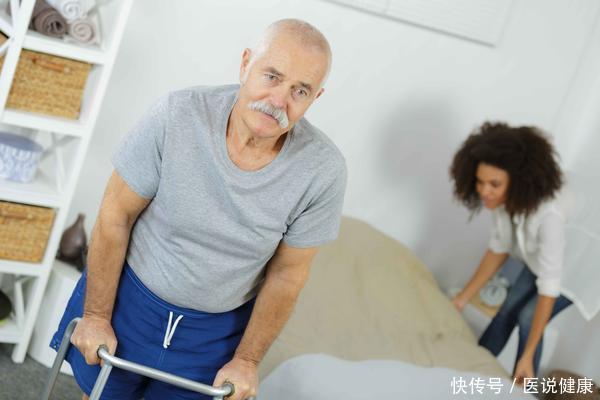 脑梗危害大不得不防牢记三低原则(脑梗的危害不容小觑，做好“1喝3注意”或能有效预防)