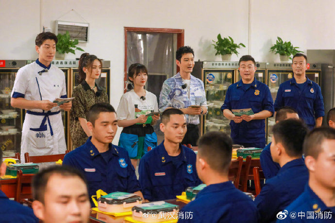  黄晓明|中餐厅向武汉防洪一线送餐