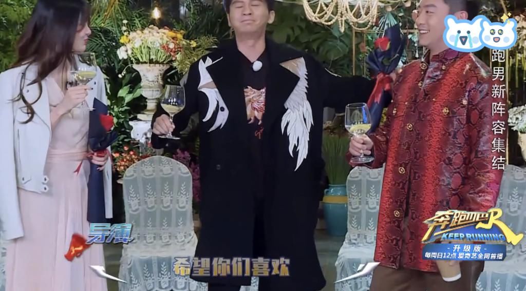  郑恺|郑恺突然掀开baby裙子，谁留意baby说了什么？网友：黄晓明知道吗？