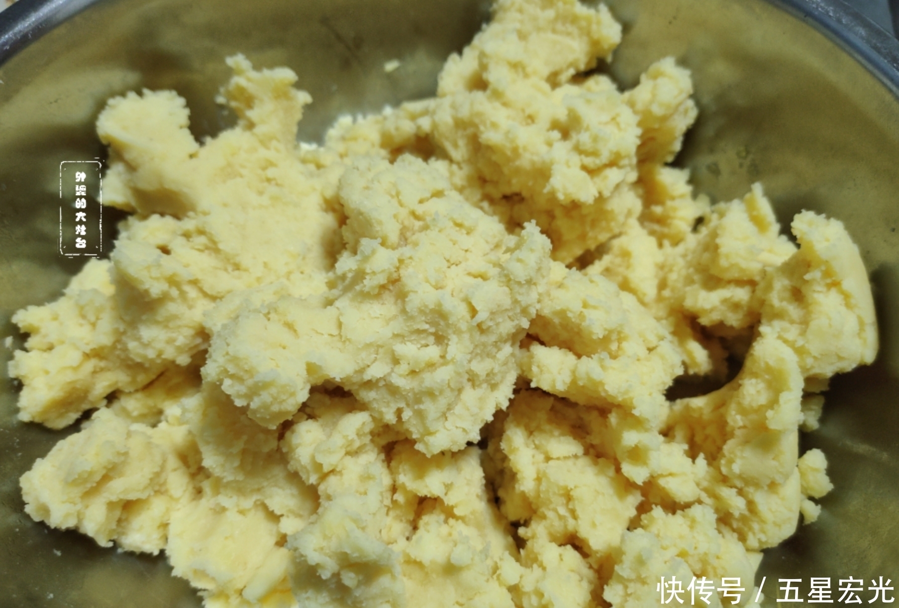 绿豆糕|入秋了,这美食抓紧吃,我家每年做上百个,香甜软糯,比糍粑好吃