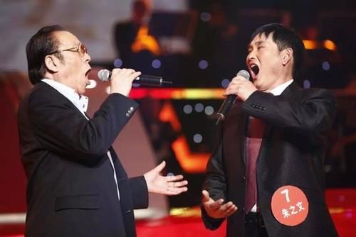 短视频|《星光大道》十年后,为何走红草根,只剩“大衣哥”一人?