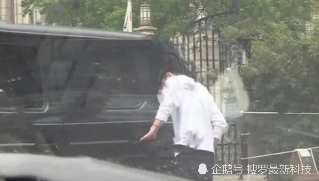  凉凉|和李小璐离婚后，贾乃亮自降身价给雷佳音“代班”？网友：凉凉！