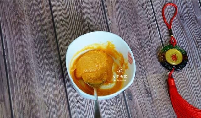  面点|咸蛋黄花卷的做法，咸香松软，风味独特，一款有创意的面点