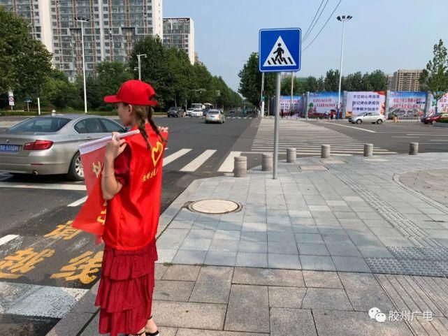 靓丽|【文明从你我做起】点赞靓丽“志愿红”