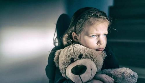 犯人|打人哭泣，面对孩子的“坏脾气”，教他“情绪管理”比打骂更有效