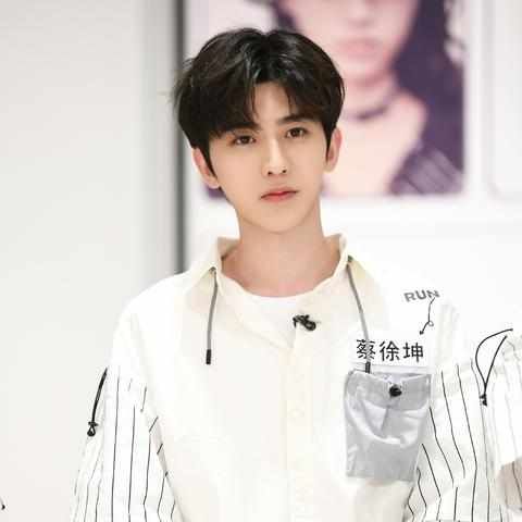  猜出|蔡徐坤没猜出EiEi上热搜了？到底是怎么回事？