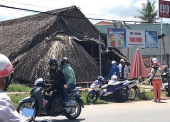  全都|女子见咖啡馆没开门便上前查看，结果发现女老板和其男友全都死亡