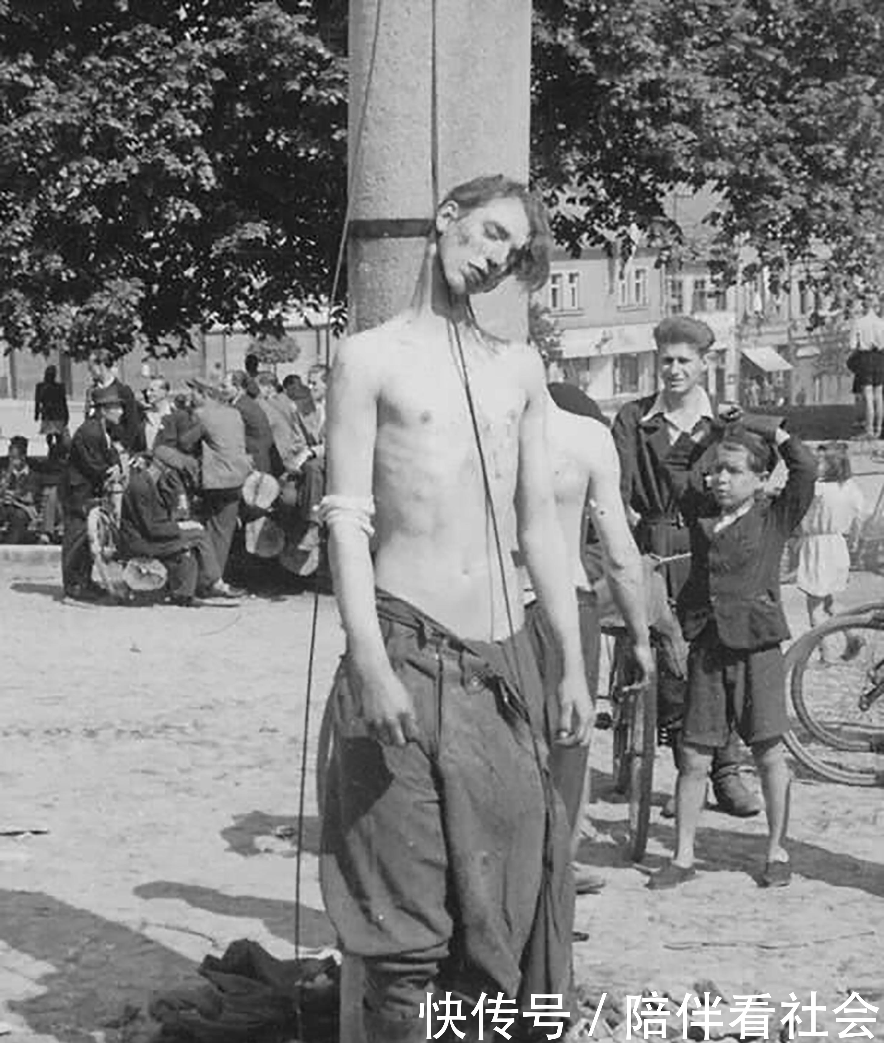 参观|历史罕见照:躺棺材中的墨索里尼,参观女子学院的希特勒,坦克上煎蛋的德军