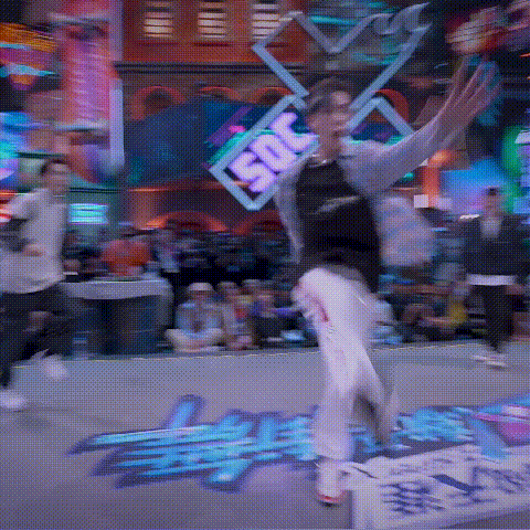  王嘉尔|王一博玩疯了！街舞选手：我听到王一博膝盖落地撞击声，真替他疼