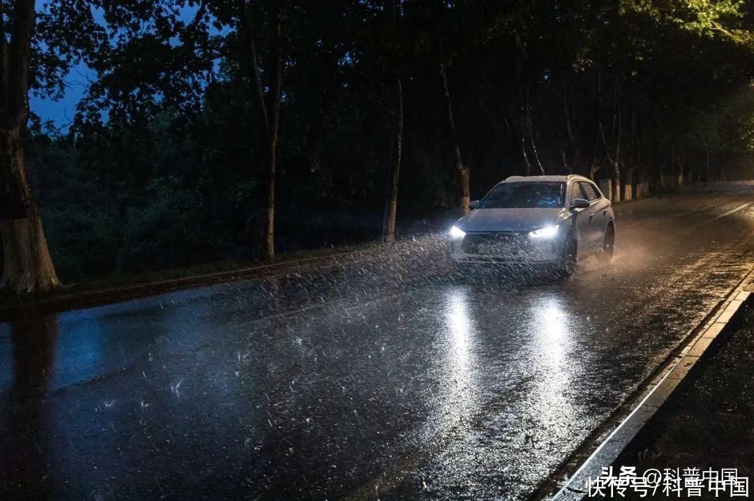 车被大水冲走了怎么办(车泡水了、被冲走了该怎么办？一文说清，快收藏！)