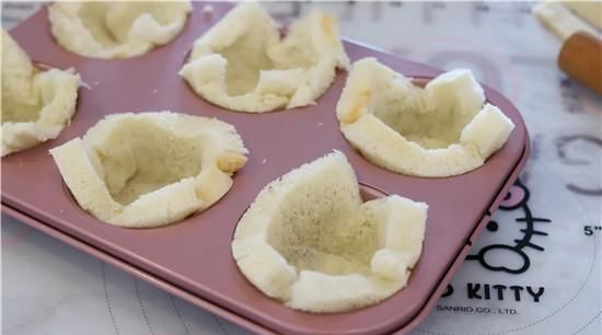  新鲜出炉|换个花样吃吐司，放到烤箱就搞定，快试试新鲜出炉的吐司杯