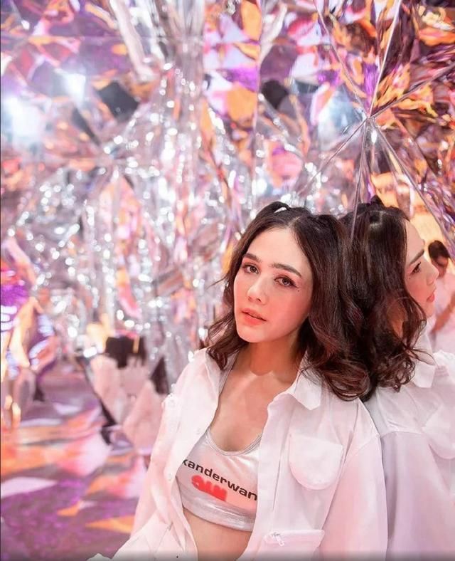  奶奶|知名女星的戏剧人生：叫了20年的哥哥是生父，母亲其实是奶奶！