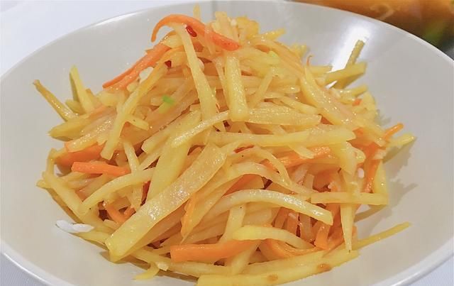  周末|90后小两口，周末花10块钱，做了三个菜，营养美味还下饭