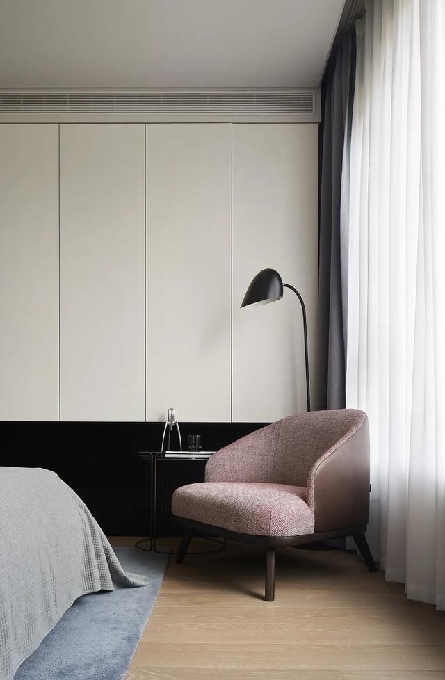  成都|成都 240 m2 极简大平层，兼顾自由与温暖的家