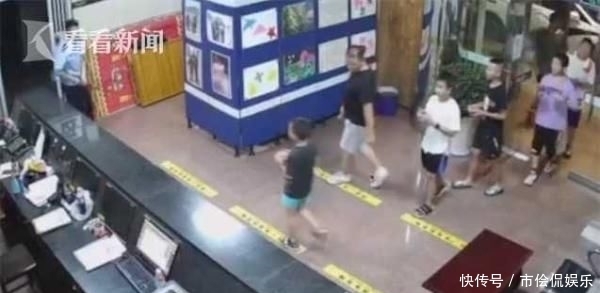 回事|5个小朋友派出所门口来回张望，到底咋回事？