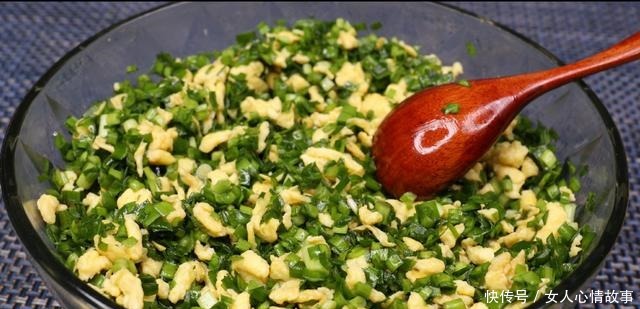 妈妈|全职妈妈早上忙碌1小时，搞定1家4口人早餐，有粥有饼，吃美了