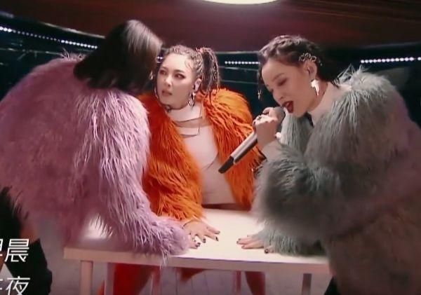  李斯|张雨绮组拿第一遭质疑？表演多次出现失误镜头！李斯丹妮淡定救场