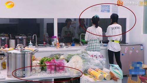 小声|赵丽颖嫌大厨墨迹,生气回房间,小声嘟囔却被录下来真不敢相信