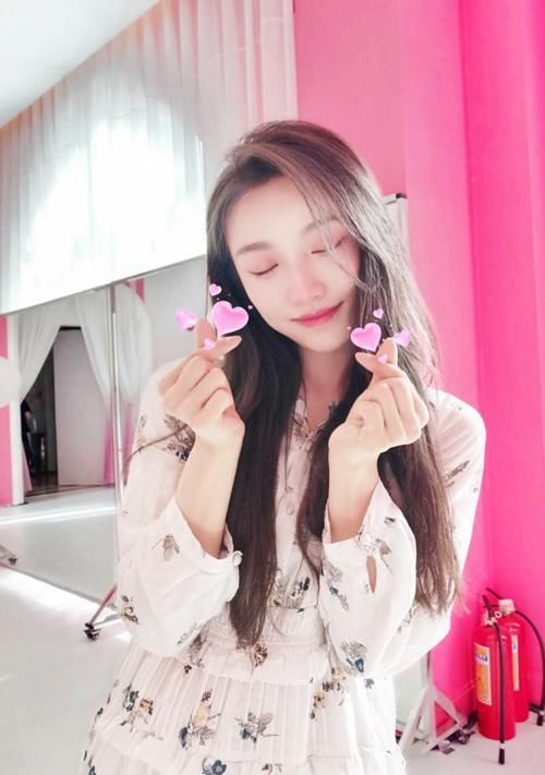  奔溃|姜贞羽受伤停止节目录制，酒店中抱着刘些宁奔溃大哭我跳不起来了