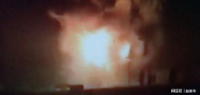  四川|四川广汉1鞭炮厂爆炸，坦克和水炮都参与救援，现场腾起“蘑菇云”