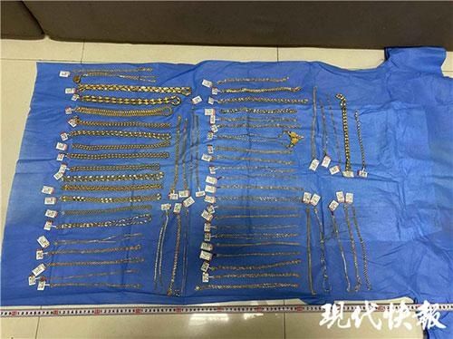  搬空|南通如皋一金店雨夜被搬空，700多件首饰藏在绿化带